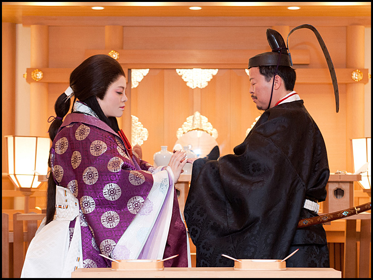 装束婚の写真（指輪交換）